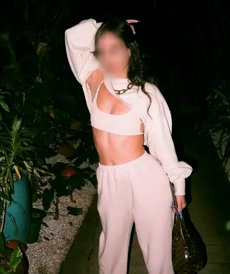 Andrea, 19