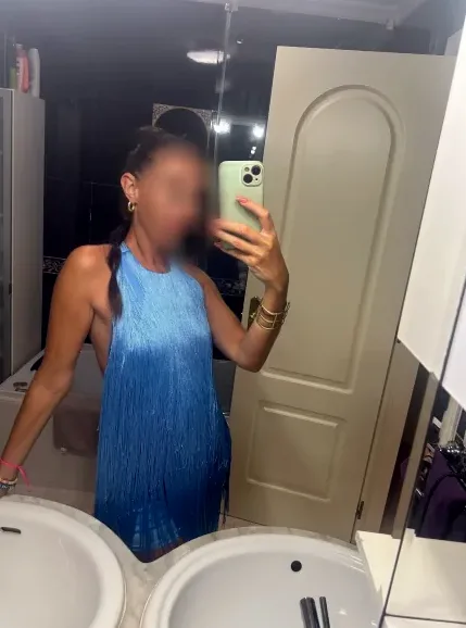 Claudia, 32