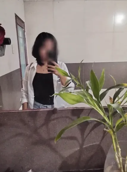 Daniela, 25