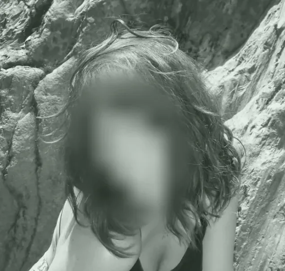 Julia, 20