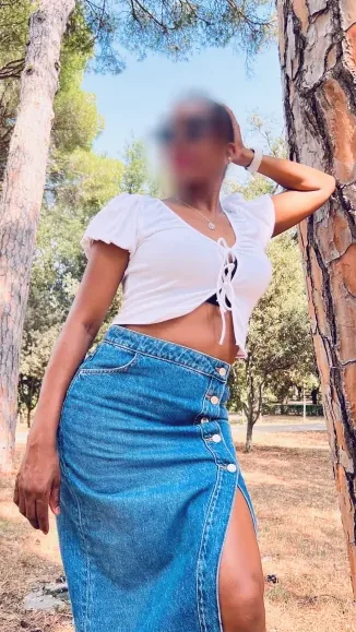 Laura, 37