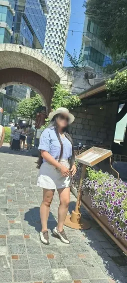 Lena, 35