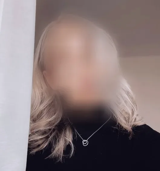 Nina, 24