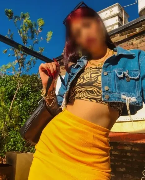 Viktoria, 21