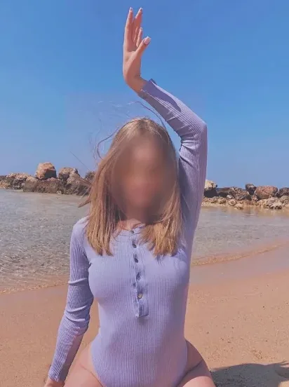 Zeynep, 27